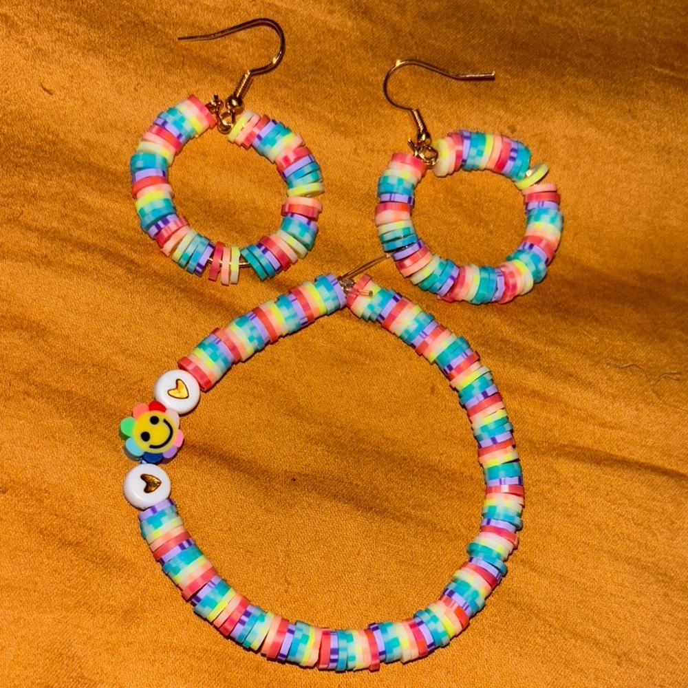 Vibrant Red and Pink Beaded Jewelry Bracelet